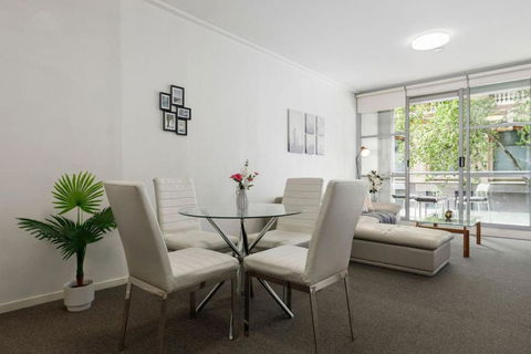 A Cozy & Modern Studio Next To Darling Harbour - Accommodation Brisbane 2