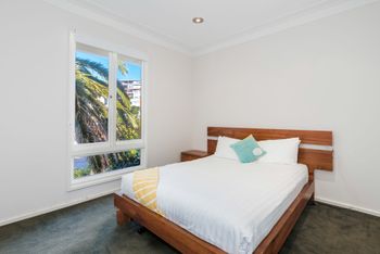 Spacious 4 Bedroom House The Hill - Accommodation Brisbane 4