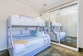 Spacious 4 Bedroom House The Hill - Accommodation Brisbane 3