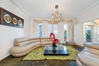 Spacious 4 Bedroom House The Hill - Accommodation Brisbane 5