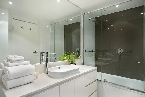 H Residences 2 Bedroom Ocean View In Surfers Paradise - Accommodation Brisbane 4