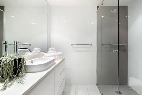 H Residences 2 Bedroom Ocean View In Surfers Paradise - Accommodation Brisbane 6