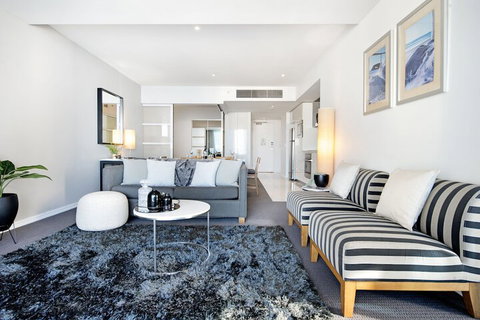 H Residences 2 Bedroom Ocean View In Surfers Paradise - Accommodation Brisbane 1