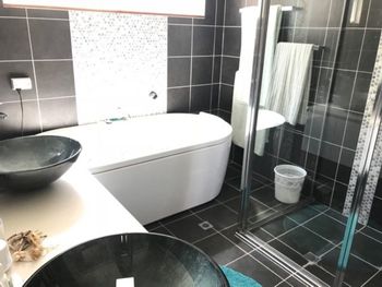 Ocean House At Mollymook - Accommodation Brisbane 3