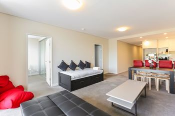 Spacious Apartment At Waitara - Accommodation Brisbane 6