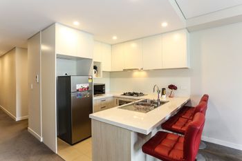 Spacious Apartment At Waitara - Accommodation Brisbane 5