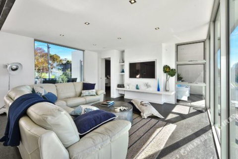 The Accommodation Group â€“ Glasshouse On Bentley Bridport - Accommodation Brisbane 5