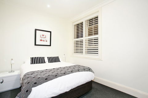 The Courtyard Of St Neot - Accommodation Brisbane 3