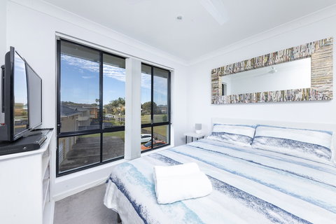 Hi Surf Unit 3 - Accommodation Brisbane 4