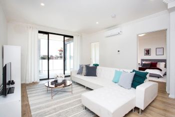 Designer Executive Apartment + Parking Near Train - Accommodation Brisbane 0
