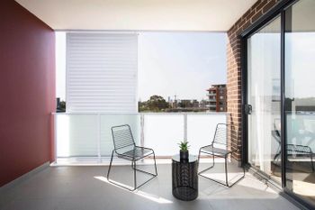 Designer Executive Apartment + Parking Near Train - Accommodation Brisbane 3