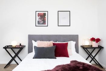 Designer Executive Apartment + Parking Near Train - Accommodation Brisbane 5