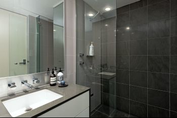 Elegant Elizabeth Bay H374 - Accommodation Brisbane 1
