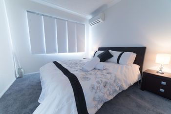 1 Bedroom Gold Coast Beachside Apt W AC + Parking - Accommodation Brisbane 2