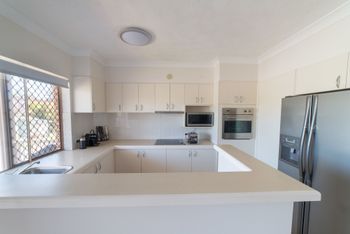 1 Bedroom Gold Coast Beachside Apt W AC + Parking - Accommodation Brisbane 1