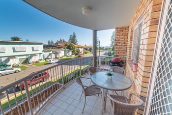 1 Bedroom Gold Coast Beachside Apt W AC + Parking - Accommodation Brisbane 6