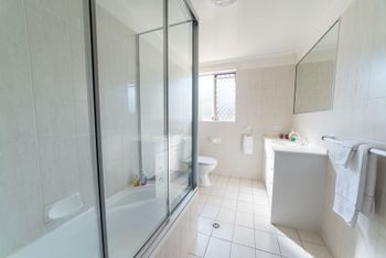 1 Bedroom Gold Coast Beachside Apt W AC + Parking - Accommodation Brisbane 5