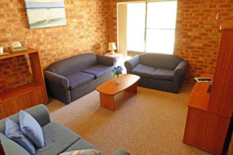 Dolphins Delight At Culburra Beach - Accommodation Brisbane 6