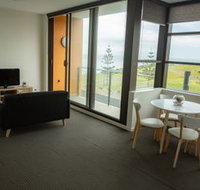 Watt Street 1 BR Apartment w Ocean Views - Accommodation Brisbane