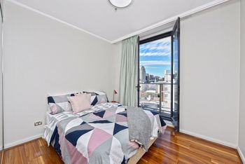 Deluxe Sydney Central Penthouse With Pool & Gym - Accommodation Brisbane 6