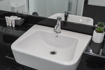 Heart Of Theatre District Pool & Gym - Accommodation Brisbane 5