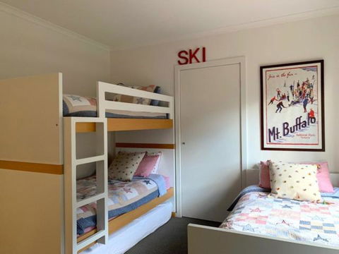 Reindeer 6 - Accommodation Brisbane 1