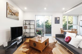 Iris Apartments By Ready Set Host - Accommodation Brisbane 2