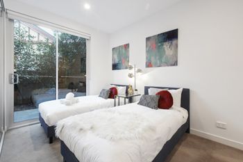 Iris Apartments By Ready Set Host - Accommodation Brisbane 4