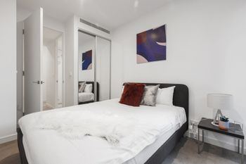 Iris Apartments By Ready Set Host - Accommodation Brisbane 1