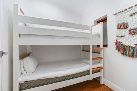 HomeHotel LuxuryHome 500m Crows Nest Shops - Accommodation Brisbane 3