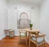 HomeHotel LuxuryHome 500m Crows Nest Shops - Accommodation Brisbane