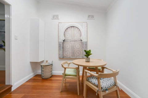 HomeHotel LuxuryHome 500m Crows Nest Shops - Accommodation Brisbane 0