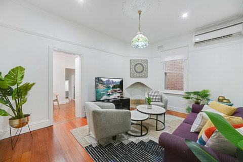 HomeHotel LuxuryHome 500m Crows Nest Shops - Accommodation Brisbane 4