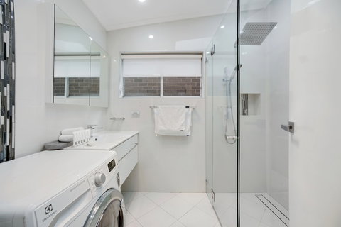 HomeHotel LuxuryHome 500m Crows Nest Shops - Accommodation Brisbane 2