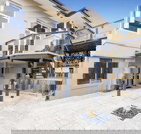 Scarborough Seaview Loft - Accommodation Brisbane