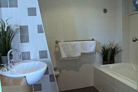 Adelaide DressCircle Apartments - Ward St - Accommodation Brisbane 0