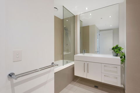 Sanctuary Apartments - Prima Pearl - Accommodation Brisbane 6