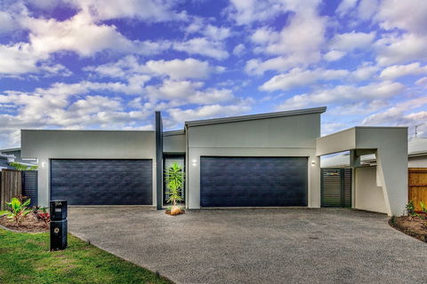 Blue Lagoon Villa B - Accommodation Brisbane 0