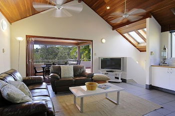 A PERFECT STAY - Clarkes Beach Villa - Accommodation Brisbane 0
