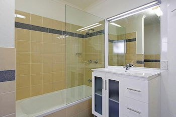 A PERFECT STAY - Clarkes Beach Villa - Accommodation Brisbane 2