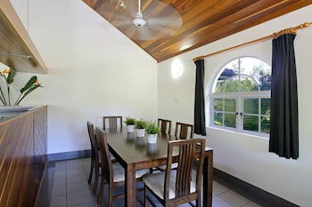 A PERFECT STAY - Clarkes Beach Villa - Accommodation Brisbane 4