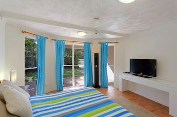 A PERFECT STAY - Clarkes Beach Villa - Accommodation Brisbane 3