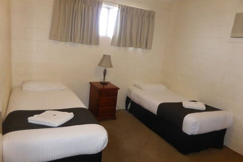 Hilltop Motel - Accommodation Brisbane 7