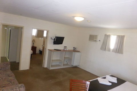 Hilltop Motel - Accommodation Brisbane 6