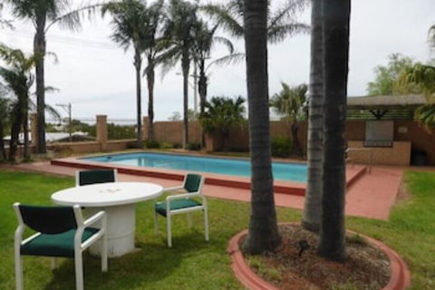 Hilltop Motel - Accommodation Brisbane 2