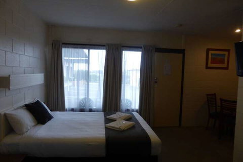 Hilltop Motel - Accommodation Brisbane 5
