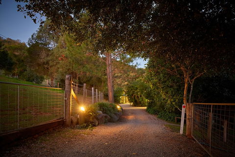 Dayboro Cottages & Llama Walks - Accommodation Brisbane 1