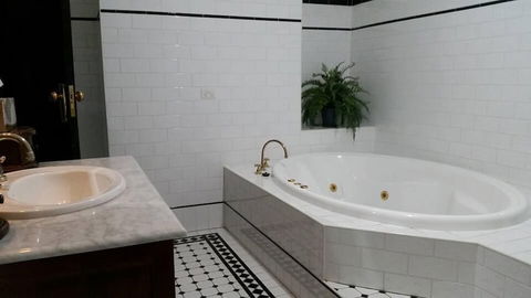 Petersons Armidale Winery & Guesthouse - Accommodation Brisbane 5