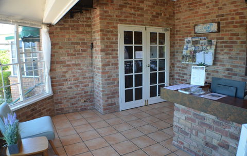 Deer Park Motor Inn - Accommodation Brisbane 3
