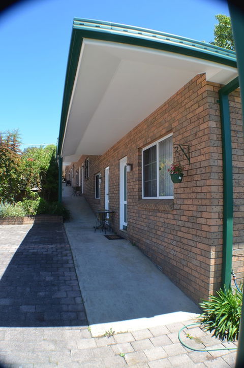 Deer Park Motor Inn - Accommodation Brisbane 1